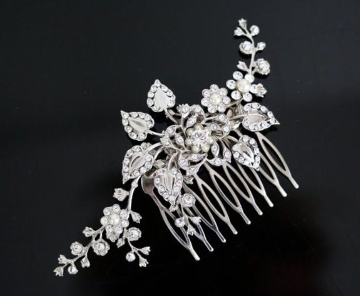 Let's talk wedding hair combs!