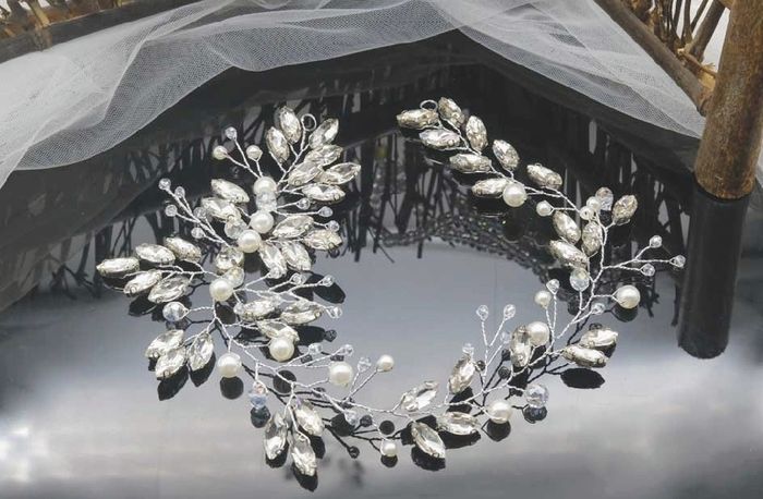 Jewelry and head pieces. - 2