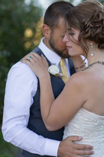 Drop me some wedding pictures of hair!!