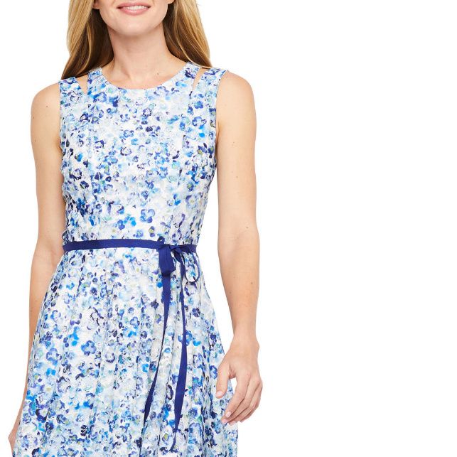 knee-length lace dress for daytime event