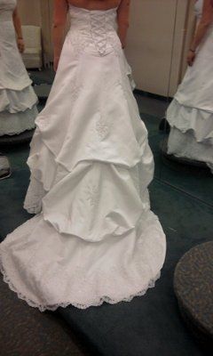 What does your dress look like? Post pics or give style number. I want to know what the trend is!