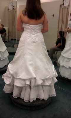 wedding dresses!!! let's see them, ladies!