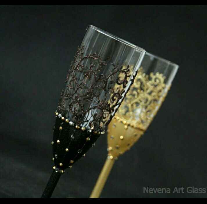 Let's see everyone's champagne flutes!