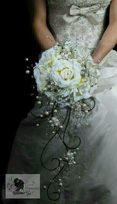 , let's see your wedding bouquet  ladies!!