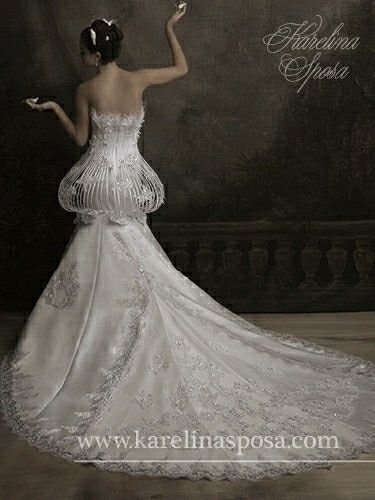 I came across this gem of a wedding dress today....