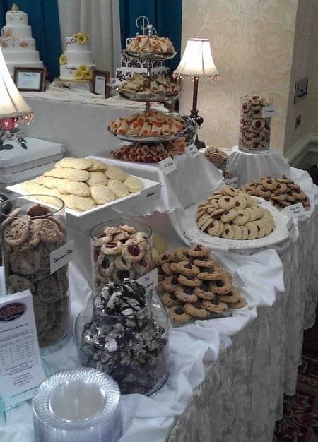 Pittsburgh and Ohio Brides help! How to Set up the Cookie Table 7
