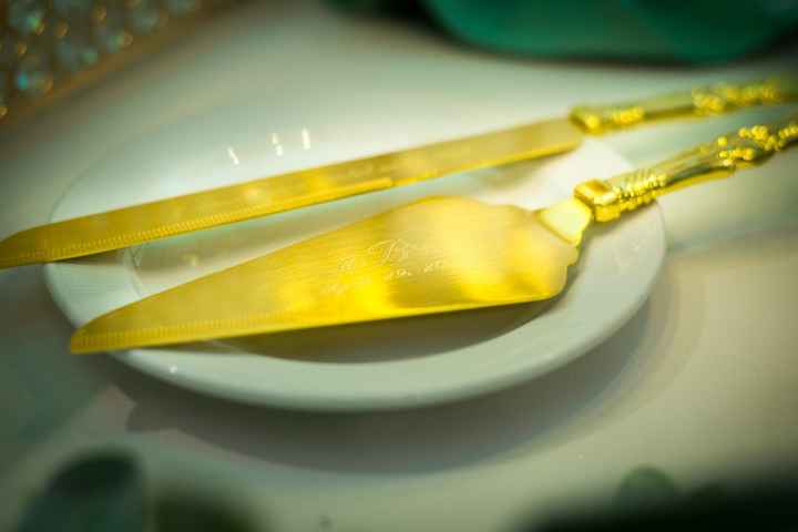 custom engraved serving set. Server says ABC April 29, 2018. Knife says "I Love You a Bushel and a P