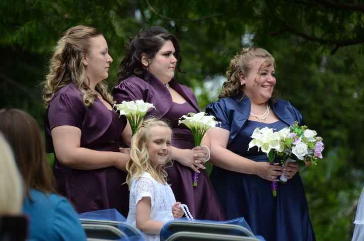 Bridesmaids wearing corsages instead of bouquets!??