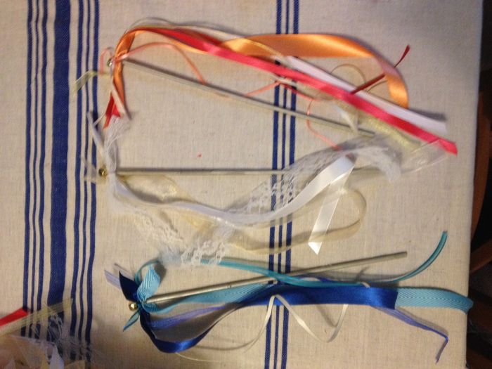What are your guests tossing after the ceremony?
