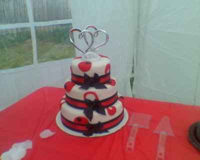 Home made wedding cake I made for a friend's wedding today! *pics* Watcha think?!