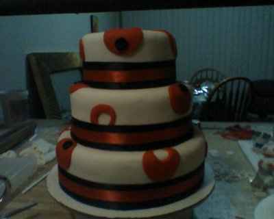 Home made wedding cake I made for a friend's wedding today! *pics* Watcha think?!