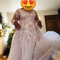 Plus size bride having trouble with white dress - 1