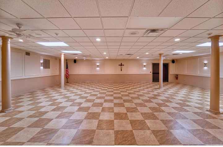 How should i decorate my banquet hall? i - 4