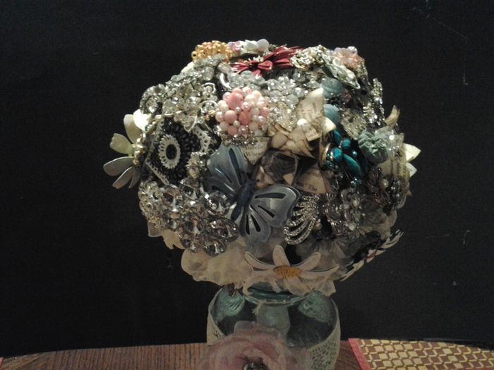 DIY Brooch Bouquet
