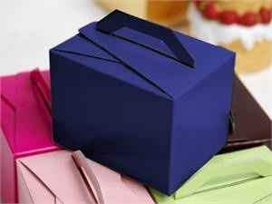 Can you show me your guests candy bar bags or containers