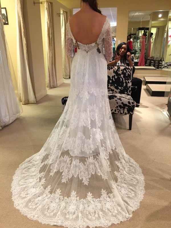 2 days. 4 shops. 20 dresses. 7 meltdowns later. I said YASSS