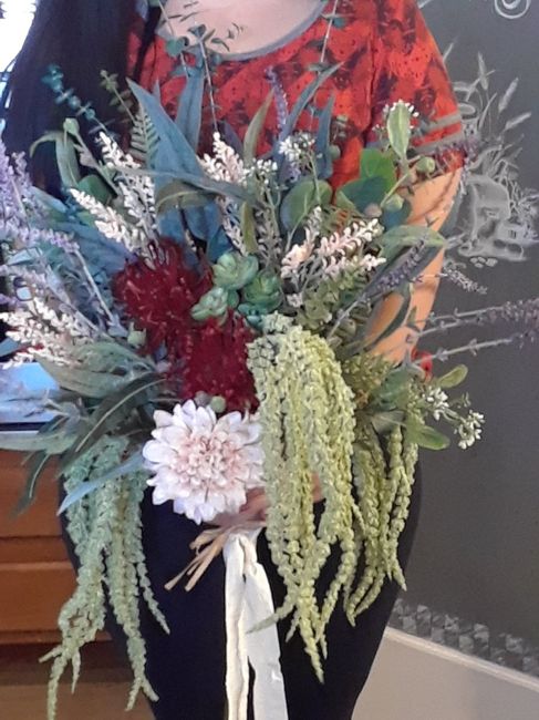 Can anyone tell me where i can find love lies bleeding amaranthus to go in my bridal bouquet? - 1