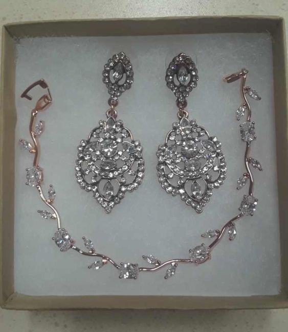 Show off your bridal jewelry - 1