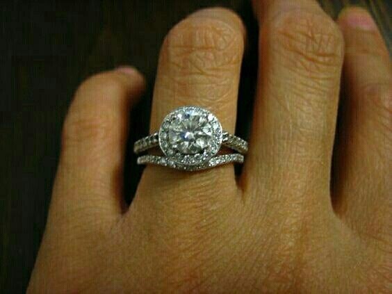 I need opinions! Does this band match my engagment ring?