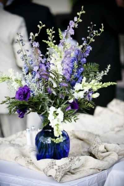 ON THE HUNT! looking for cobalt blue vases!