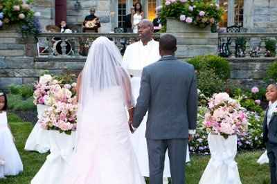 I'm married and here are the pics to prove it!!