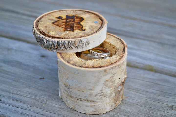 Ring box?... More like Coffin.