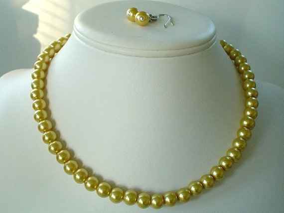 Which Necklace Do you Like? *kinda pic heavy*