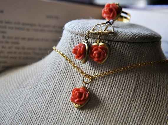 Which Necklace Do you Like? *kinda pic heavy*