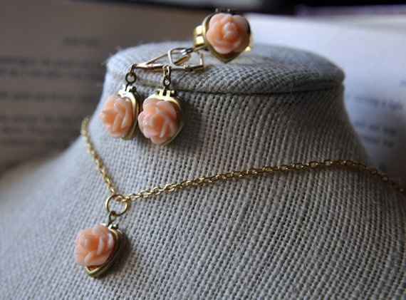 Which Necklace Do you Like? *kinda pic heavy*