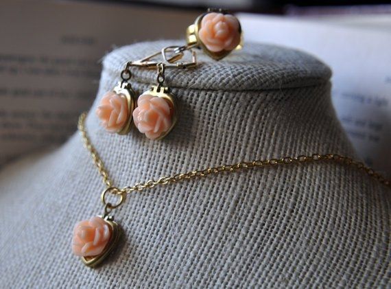 Which Necklace Do you Like? *kinda pic heavy*