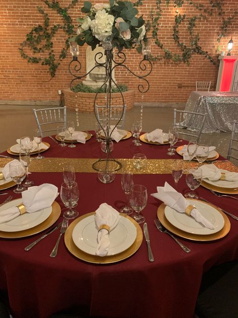 Did you use same color linens for guestbook table as you did for the guest tables? 1