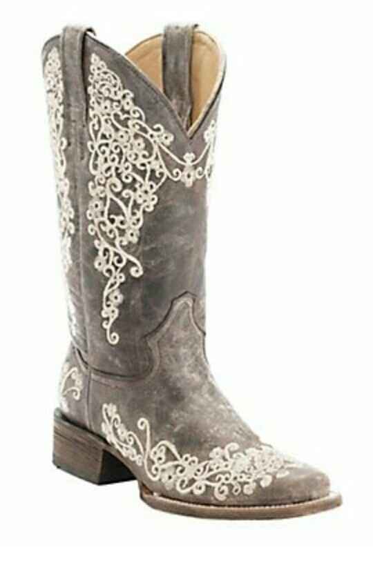 Show me your dress with boots!!