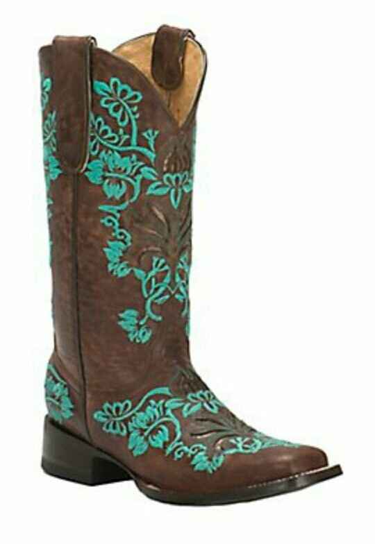 Show me your dress with boots!!