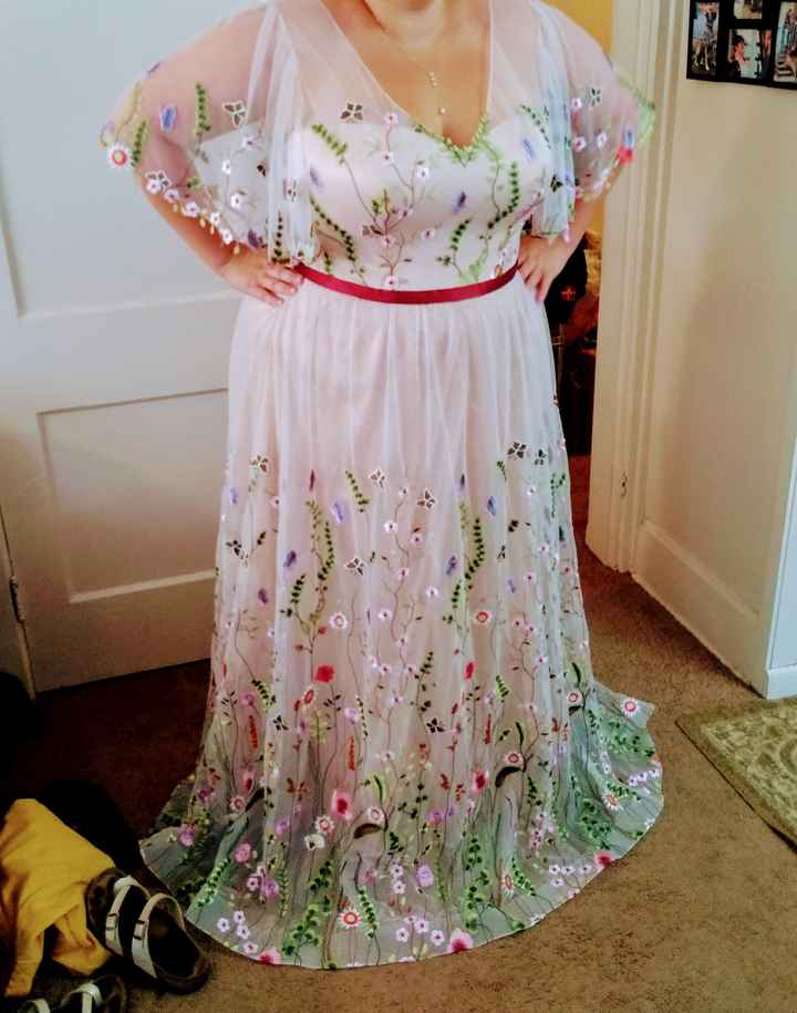 Wrist strap or dress pinning for long gown? - 1