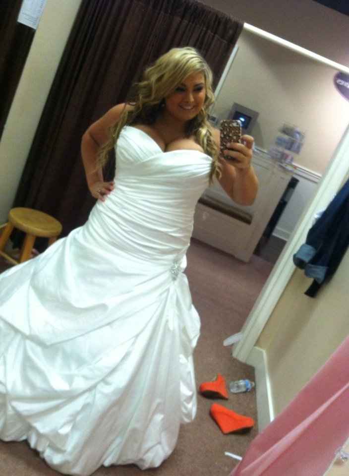 Plus size brides~ What style dresses work best?