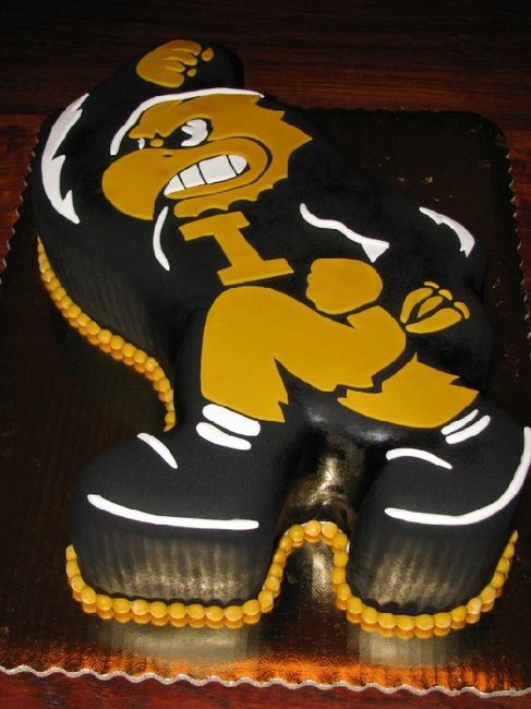 A little light on the groom's cake...