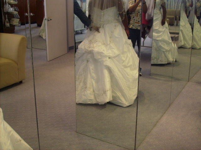 what does your wedding dress look like?!?!?