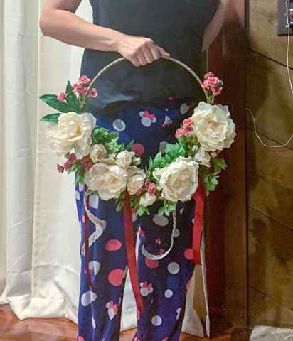 What do Jr. Bridesmaids hold? - 1