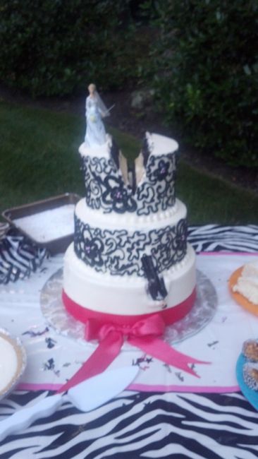 wedding cakes that make you go "What the ....?"