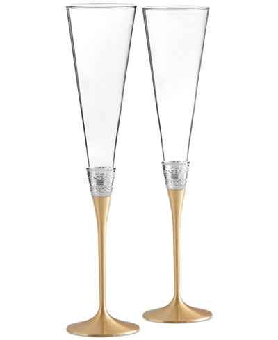 Let's see everyone's champagne flutes!