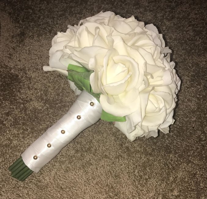 Show me your flowerless/artificial/silk/paper flower bouquets and centerpieces
