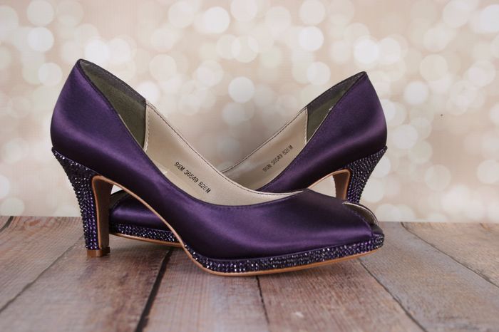 Has anyone tried Ellie Wren custom wedding shoes?
