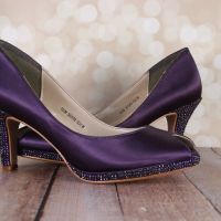 Has anyone tried Ellie Wren custom wedding shoes?