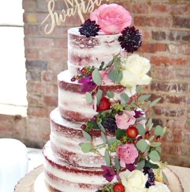 Wedding cake flower decor.