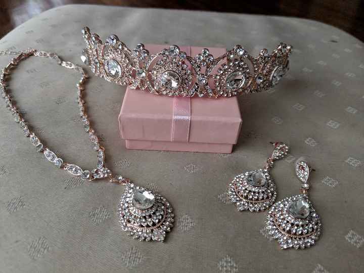 What type of Accessories are you wearing? - 1