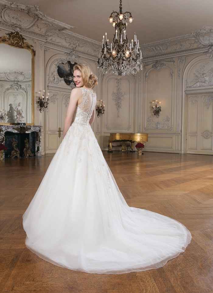 Show me your dress!