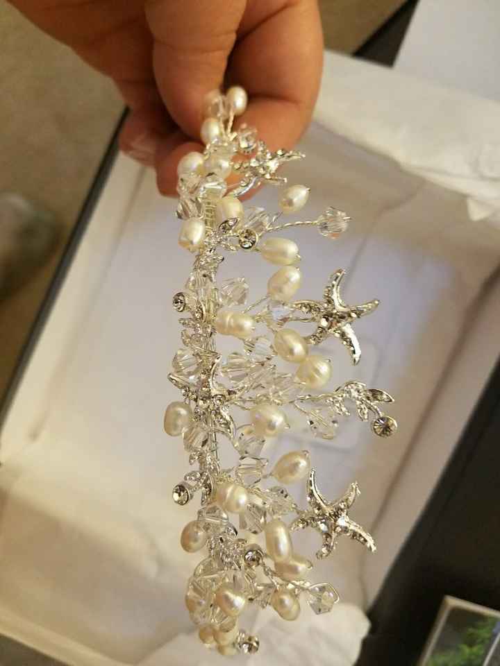 Tiara, crowns and headbands - 1