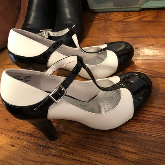 What color shoes?? - 1