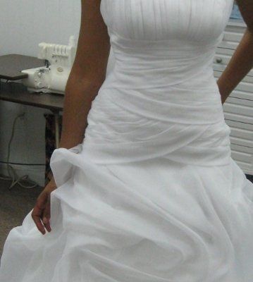 Dress fitting issue - Am I tripping? (pics)