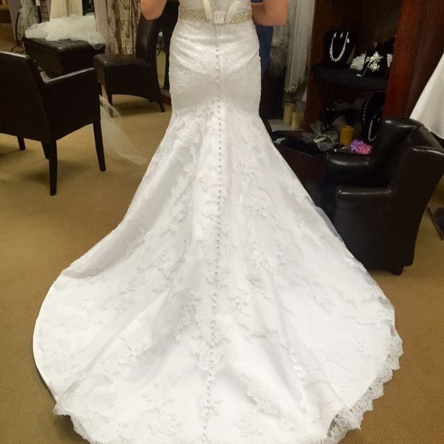 Is it okay to wear a ball gown wedding dress at a beach wedding?!